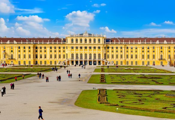 Schönbrunn Palace on an APT River Cruise