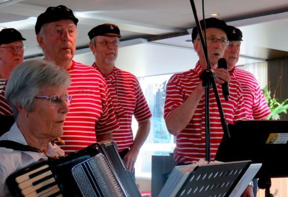 The Shanty choir entertainment on Amadeus Queen