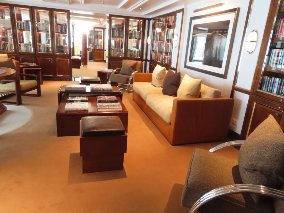 A living room filled with furniture and bookshelves