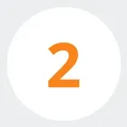 El número dos es naranja en un círculo blanco.