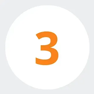 Un círculo blanco con un número tres naranja dentro.