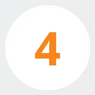 El número cuatro es naranja en un círculo blanco.