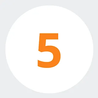 El número 5 es naranja en un círculo blanco.