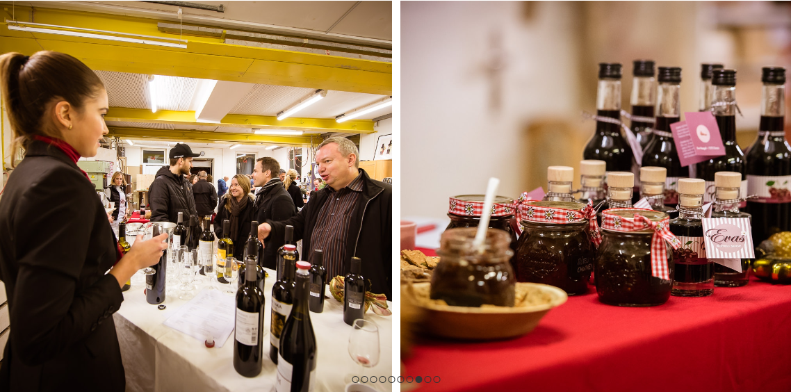Eine Frau steht vor einem Tisch voller Weinflaschen.