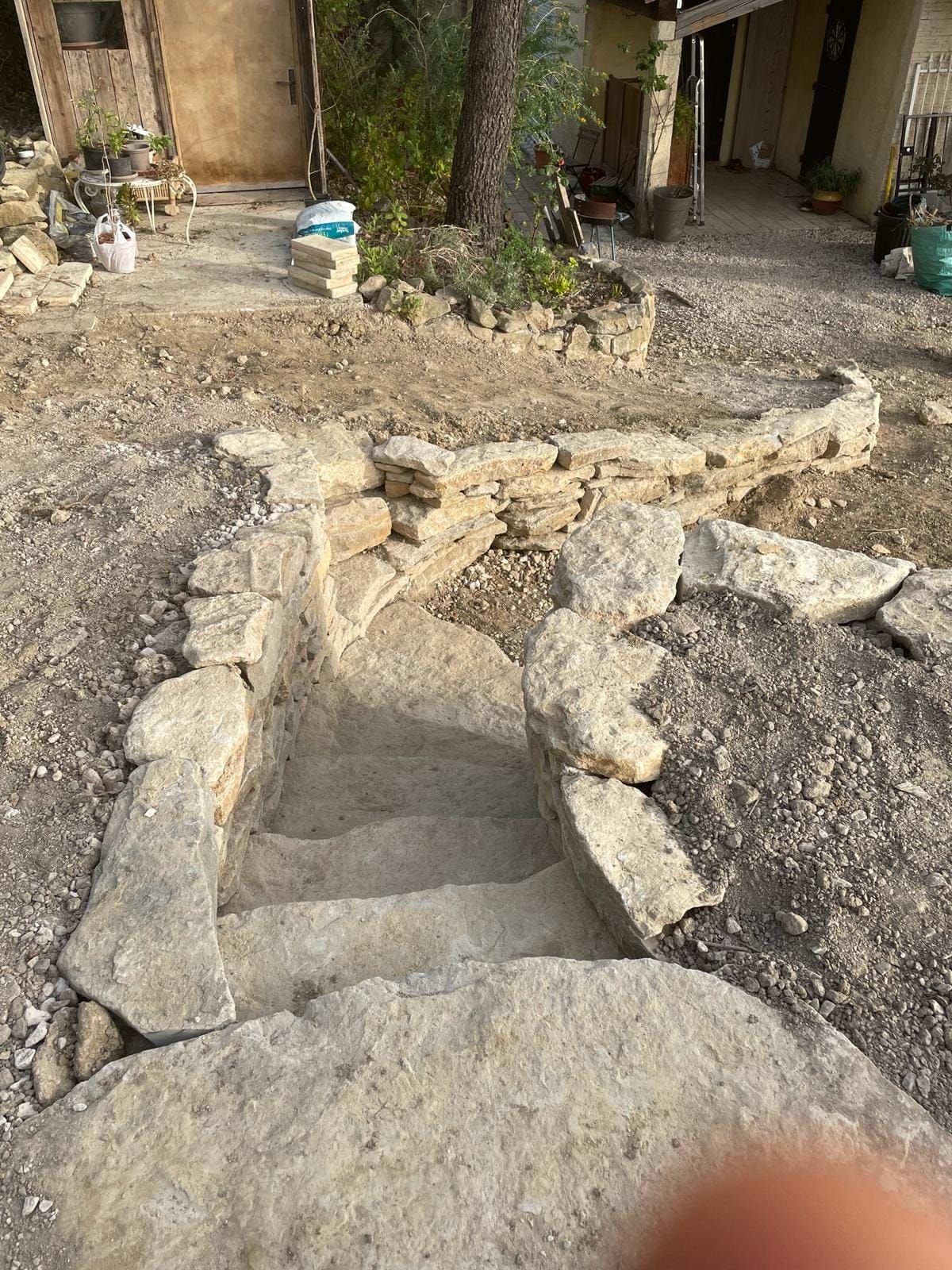 Escalier en pierres.