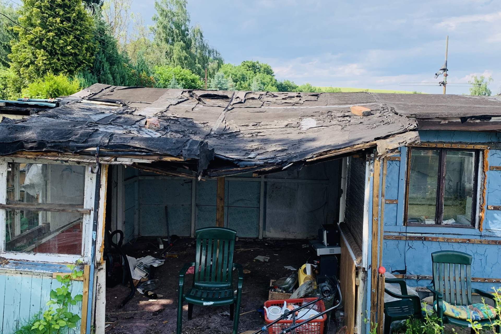 Schuppen, der von René Robenz abgerissen wird