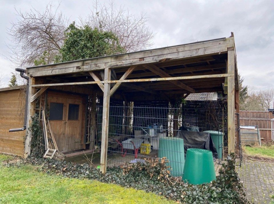 Schuppen, der von René Robenz abgerissen wird