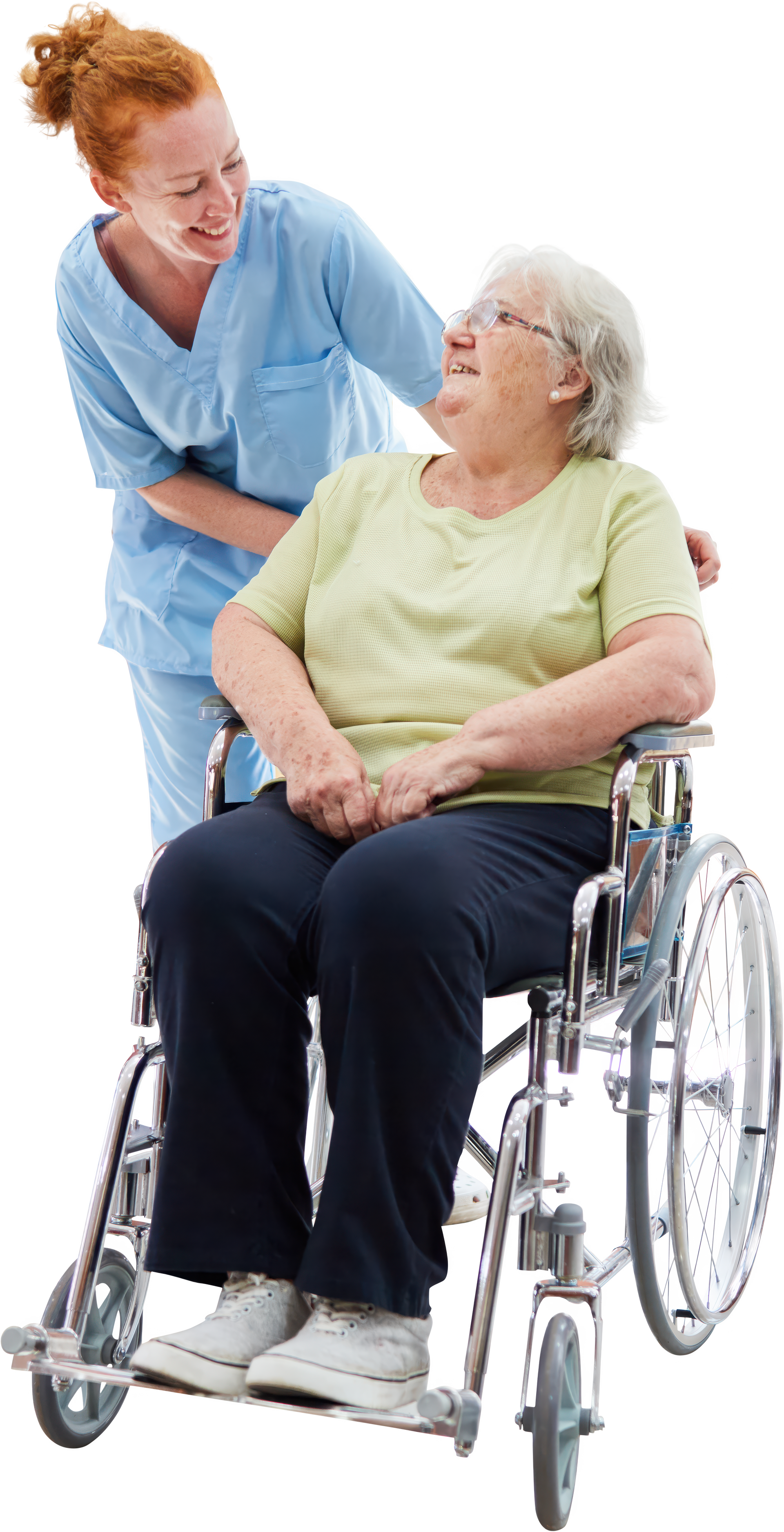 Une ambulancière et une femme en fauteuil roulant.