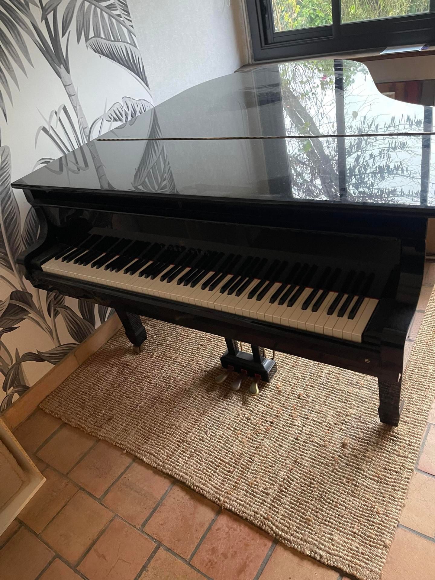 Camion de JBN Transport à une station-service de nuit