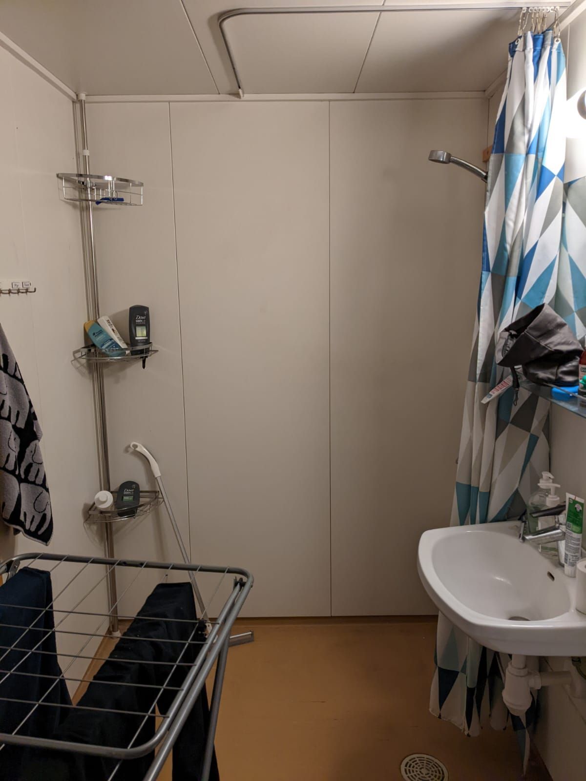 Kylpyhuone ennen remontti