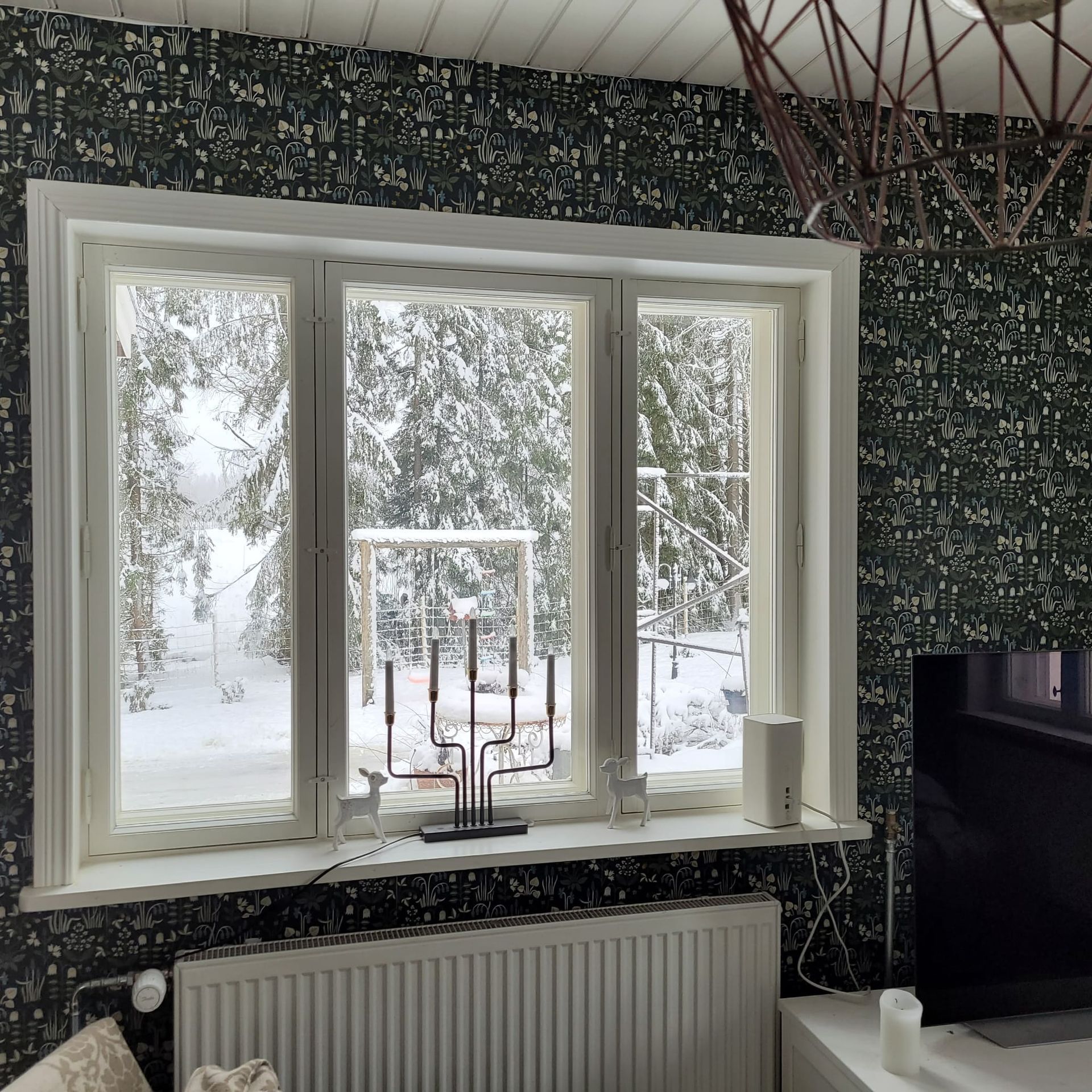 Rintamamiestalon tapetointi ja sisustus ikkunat