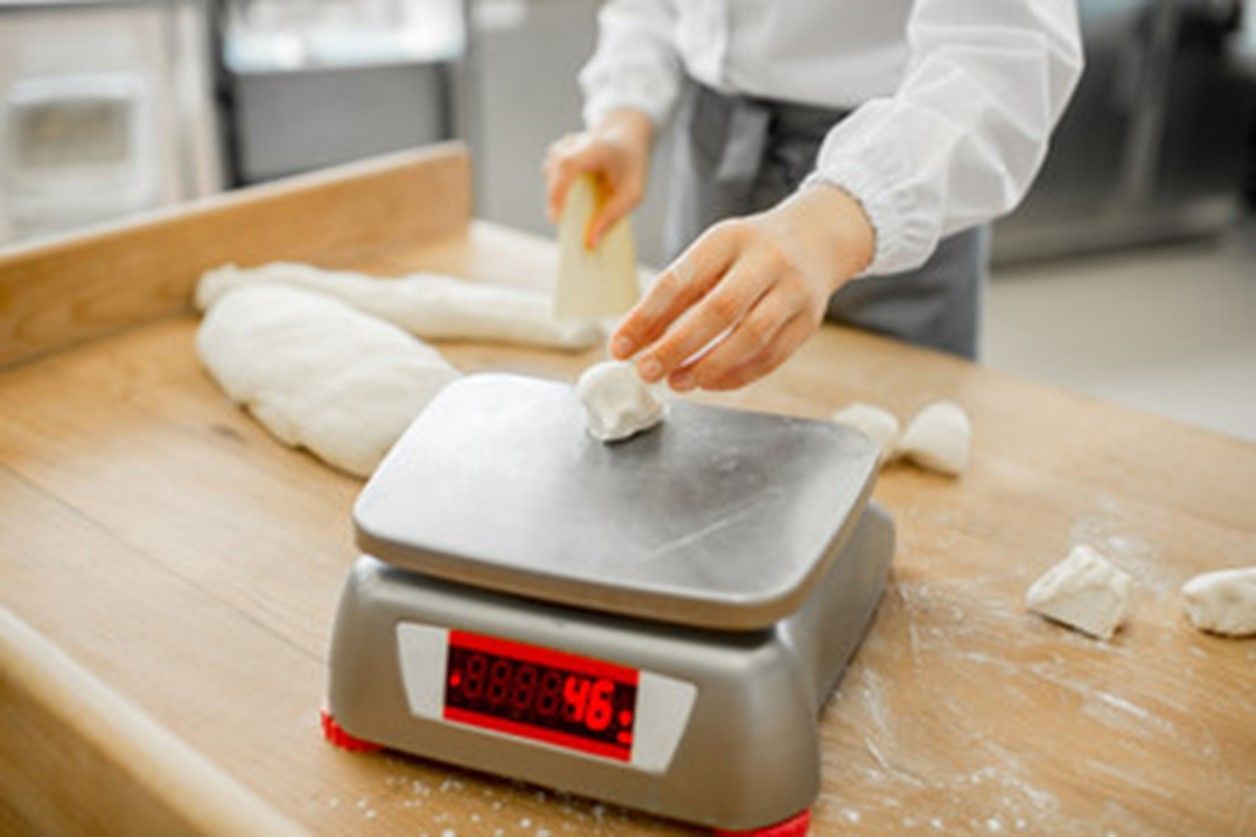 Pesage de pâte à pain