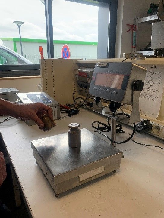 Pesage de poids sur une balance