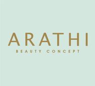 Logotipo de ARATHI Beauty Concept en color dorado sobre un fondo verde menta pálido.