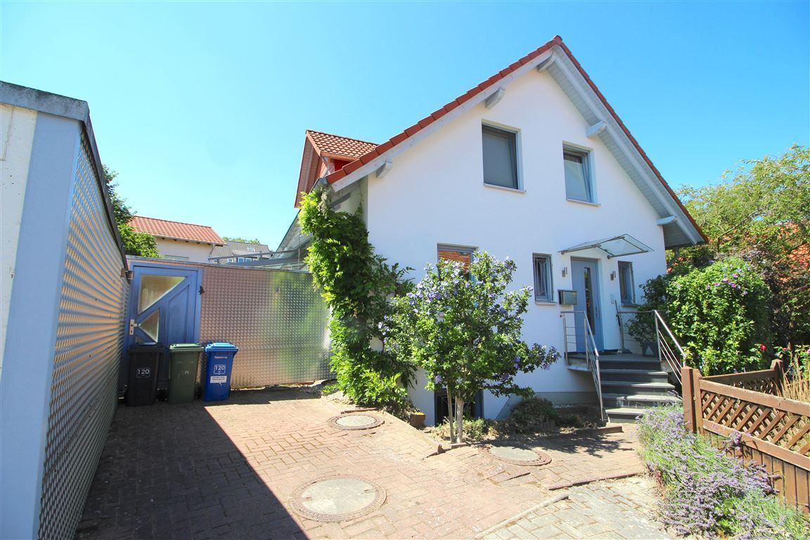 Grundstücksansicht Gartenseite