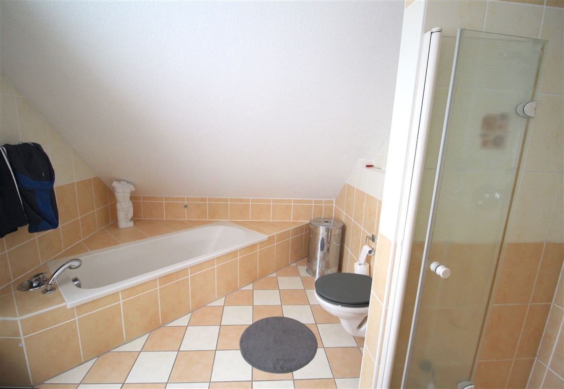 Badezimmer DG mit Badezimmer