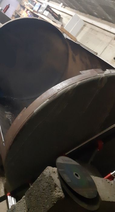 Vue d'une cuve à fioul avec un découpage de parois.