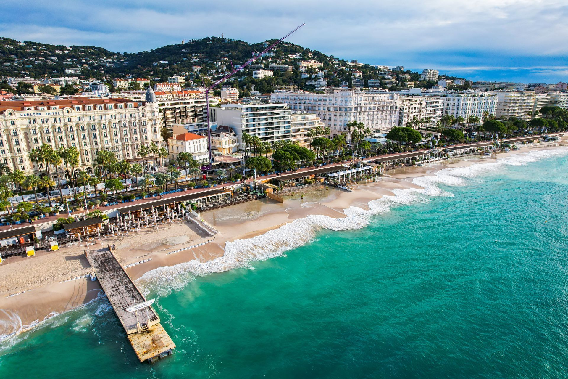 Vue aérienne de la ville de Cannes, sur la Côte d'Azur.