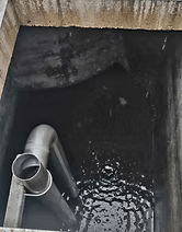 Vidange d'un bac à graisse.