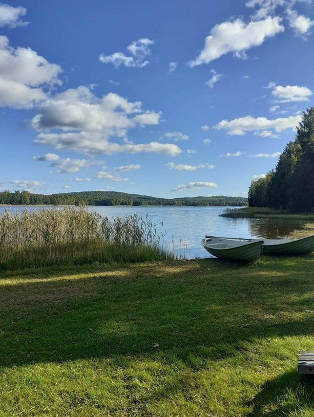 Järvinäkymä takaterassilta