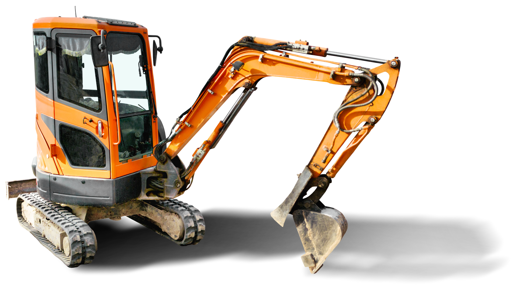 Pelle mécanique orange creusant avec son godet.