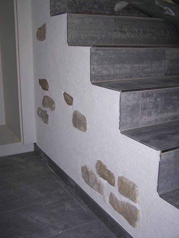 Plattenbelag und Verputzarbeit