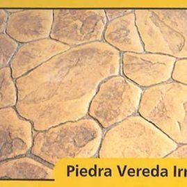 Un primer plano de un muro de piedra con las palabras 