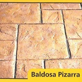 Un primer plano de un suelo de baldosas de pizarra.