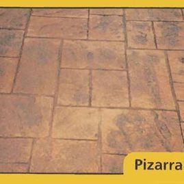 Una imagen de un piso de ladrillo con un borde amarillo.