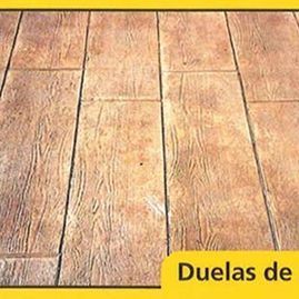 Una imagen de un piso de concreto que parece madera.