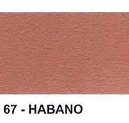 Un primer plano de un trozo de papel con el número 67.