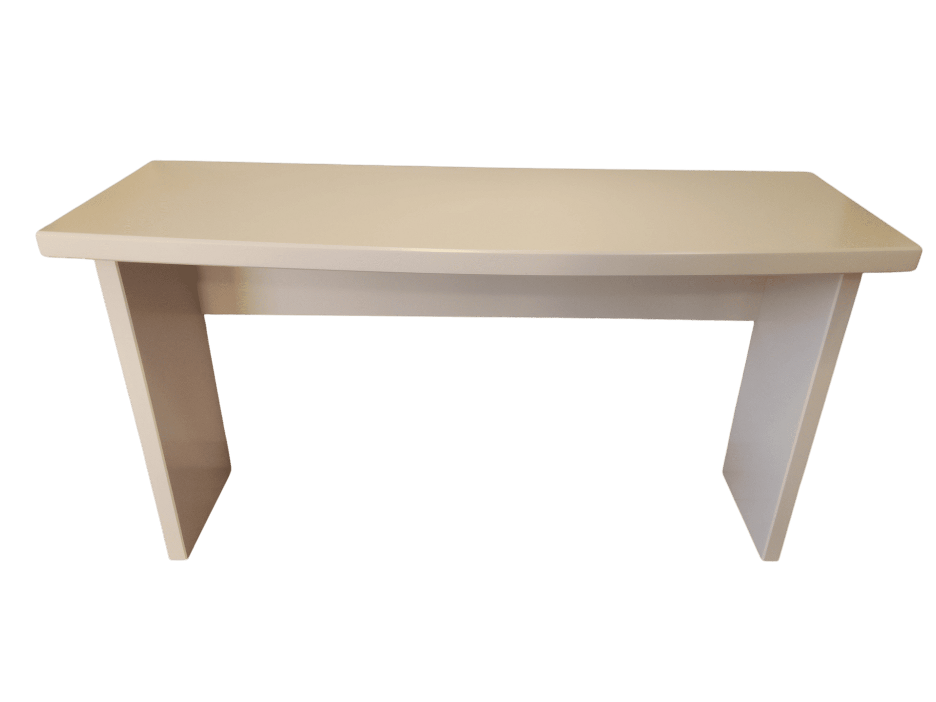 Un escritorio minimalista de madera clara con tablero rectangular y dos soportes laterales de losa maciza sobre fondo blanco.