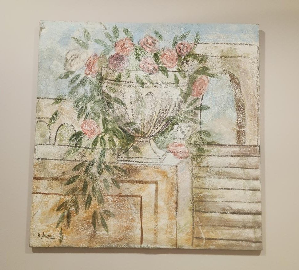 Cuadro sobre lienzo: rosas en un jarrón sobre una repisa de piedra, colores pastel.