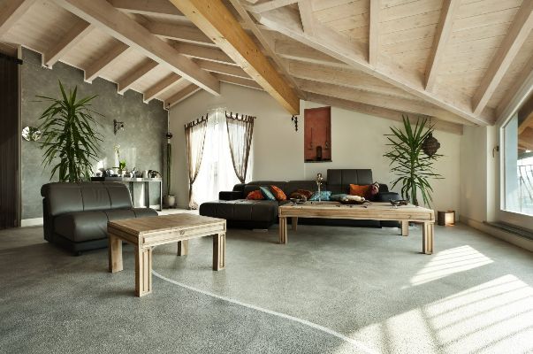 Rénovation d'un salon avec plafond bois