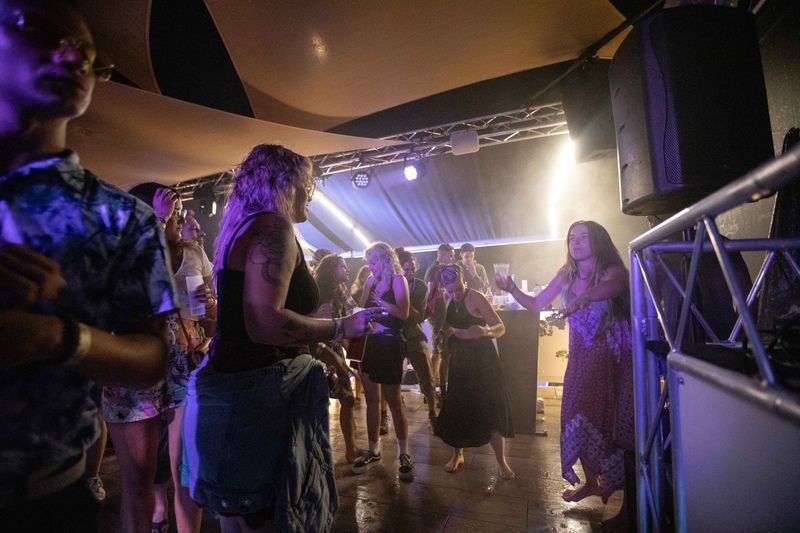 amis et ambiance festive