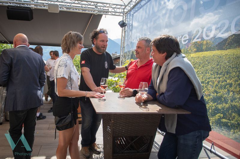 amis autour d'une table