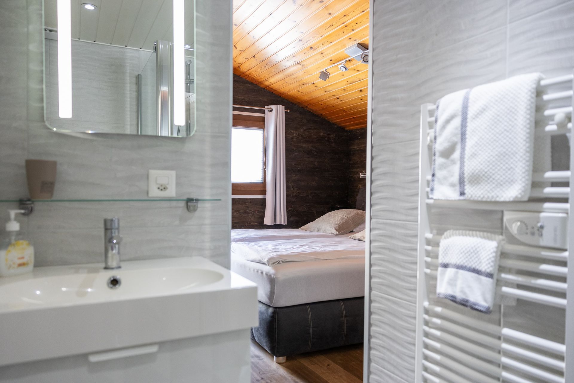 Vue de la salle de bain de la chambre d'hôte - Le centre Chamoson