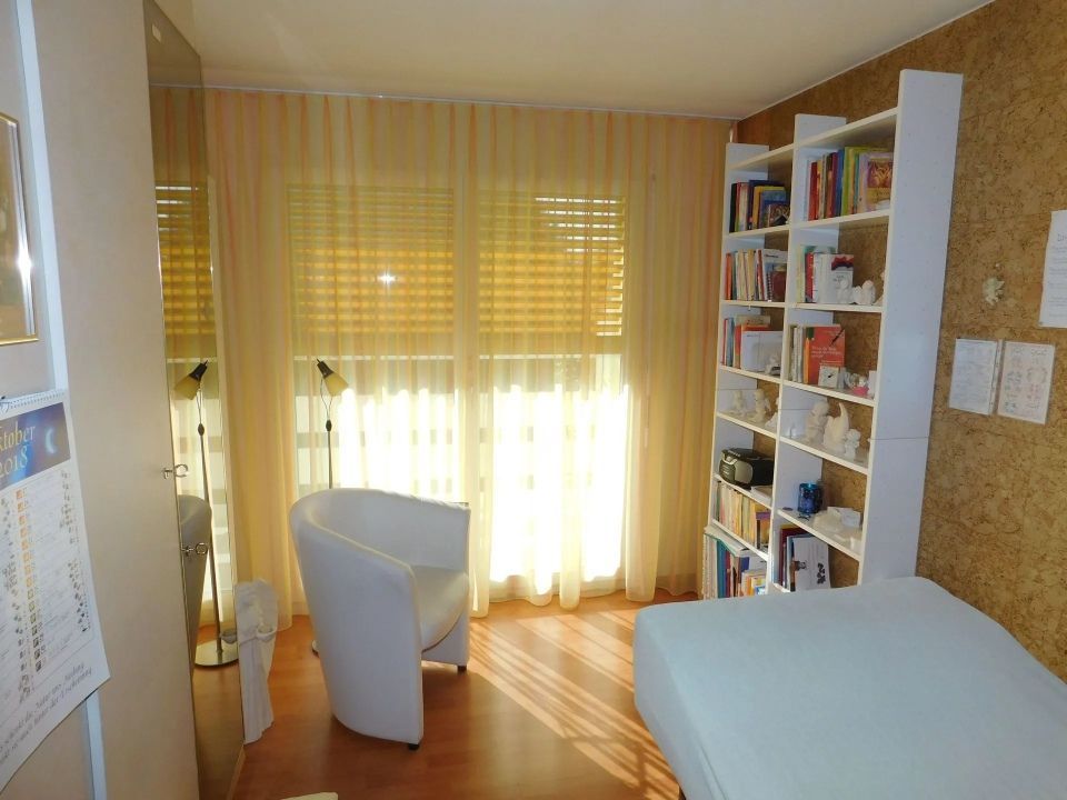 Bild von Roth Massagepraxis mit Stuhl