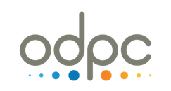 Logo de l'ODPC : lettres grises et ligne verticale, avec une rangée de points colorés en dessous.