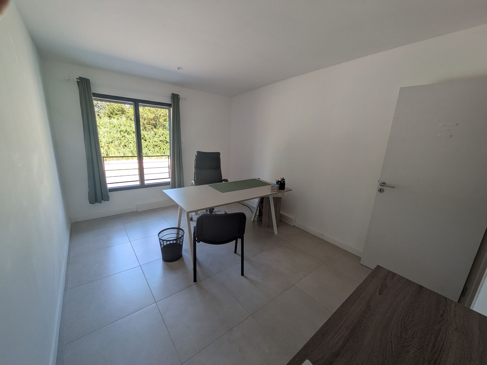 bureau individuel tout équipé