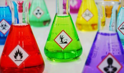 produits chimiques multicolores