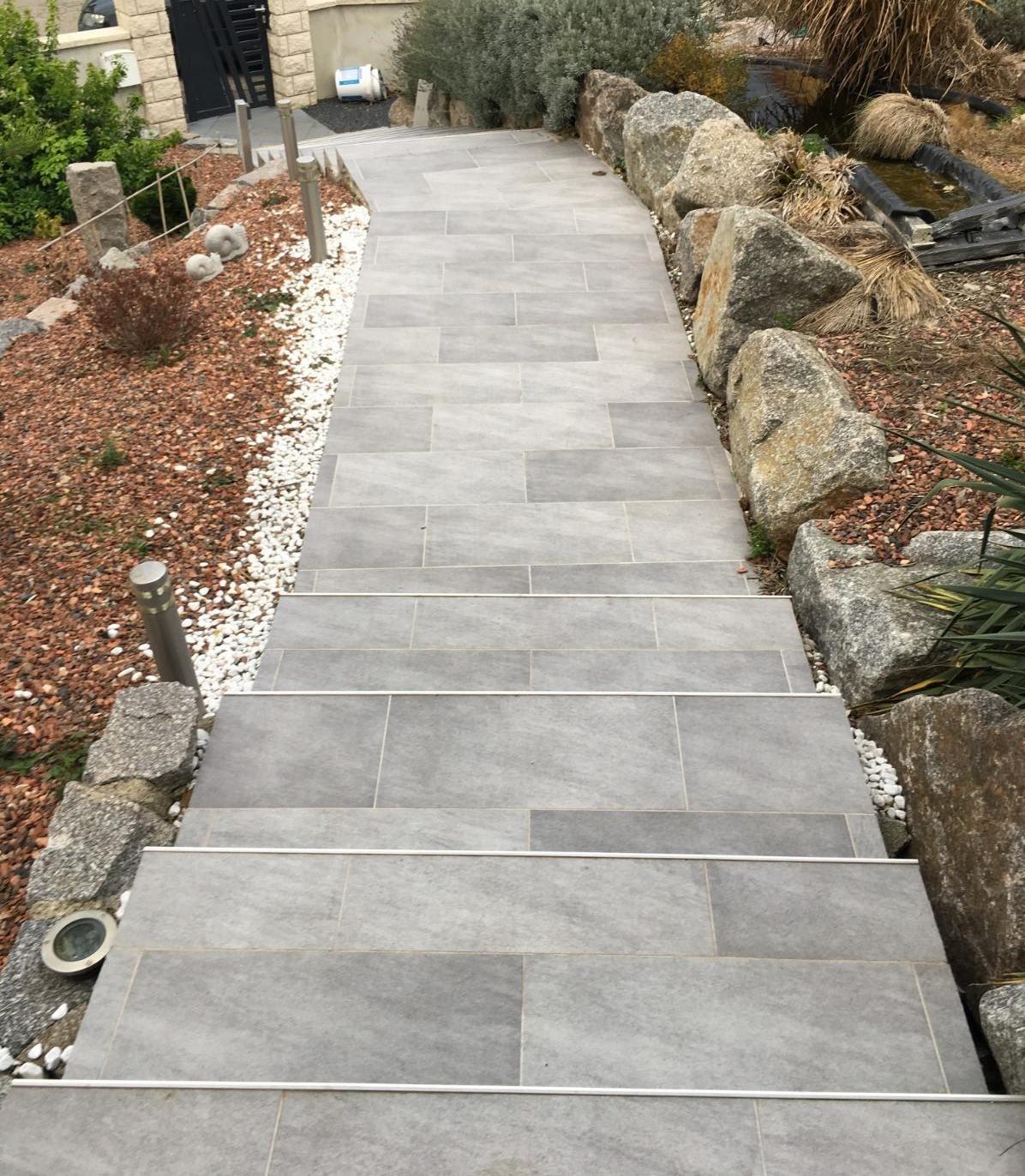 Pose de dallage pour escalier extérieur