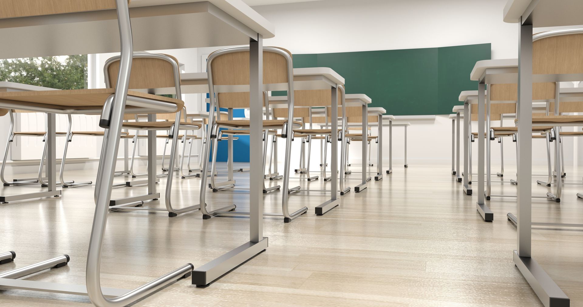 Salle de classe avec bureaux et chaises