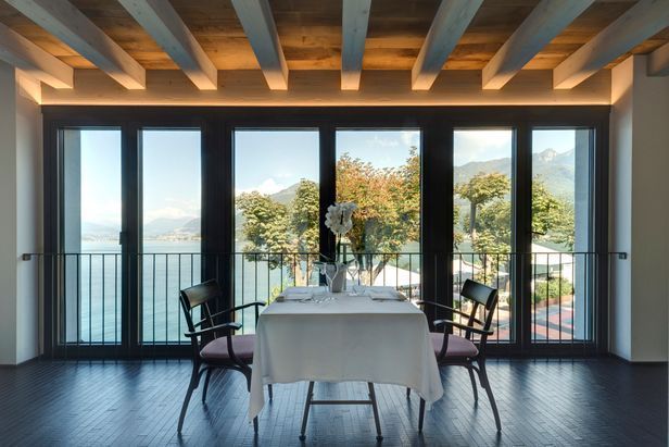 tavolo di ristorante con vista sul lago - Porto Pojana Gestione SA