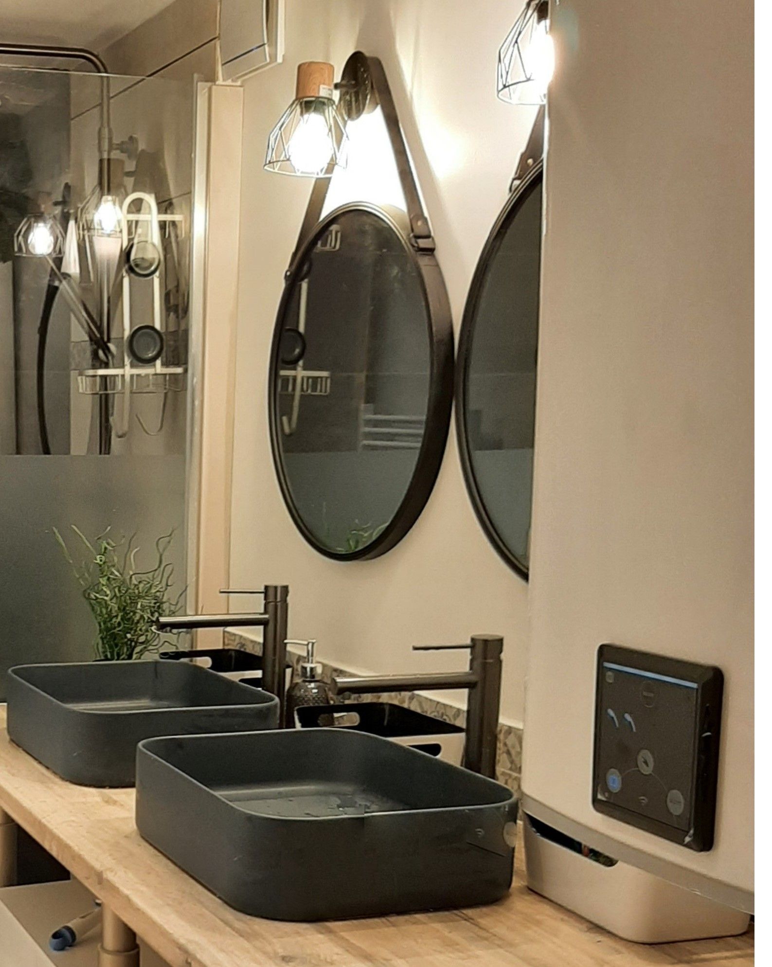 Chauffe eau dans pièce en travaux