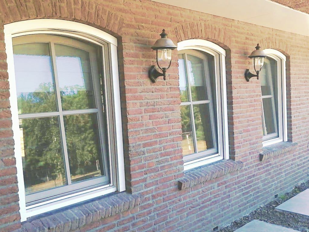 Insektenschutz Coenen GmbH Maßangefertigte Insektenschutzgitter für Fenster