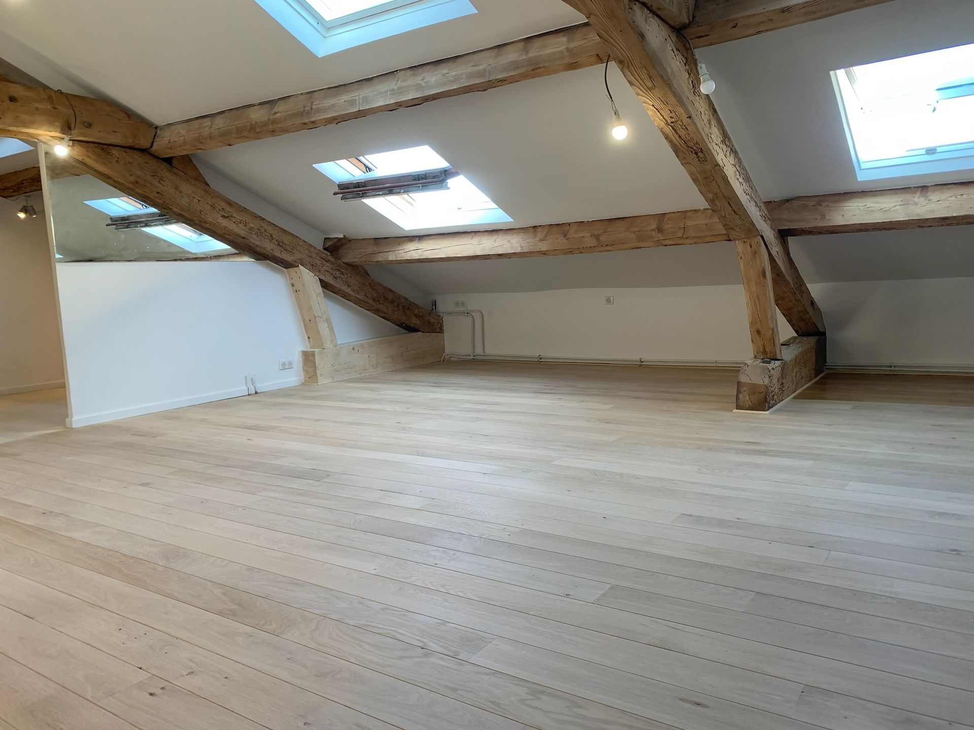 Ponçage du parquet avec sableuse