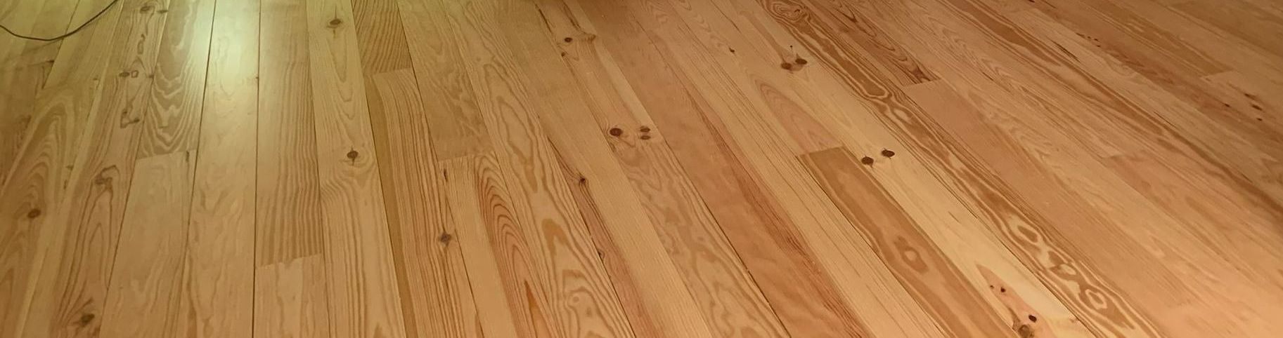 Parquet en train d'être vitrifié