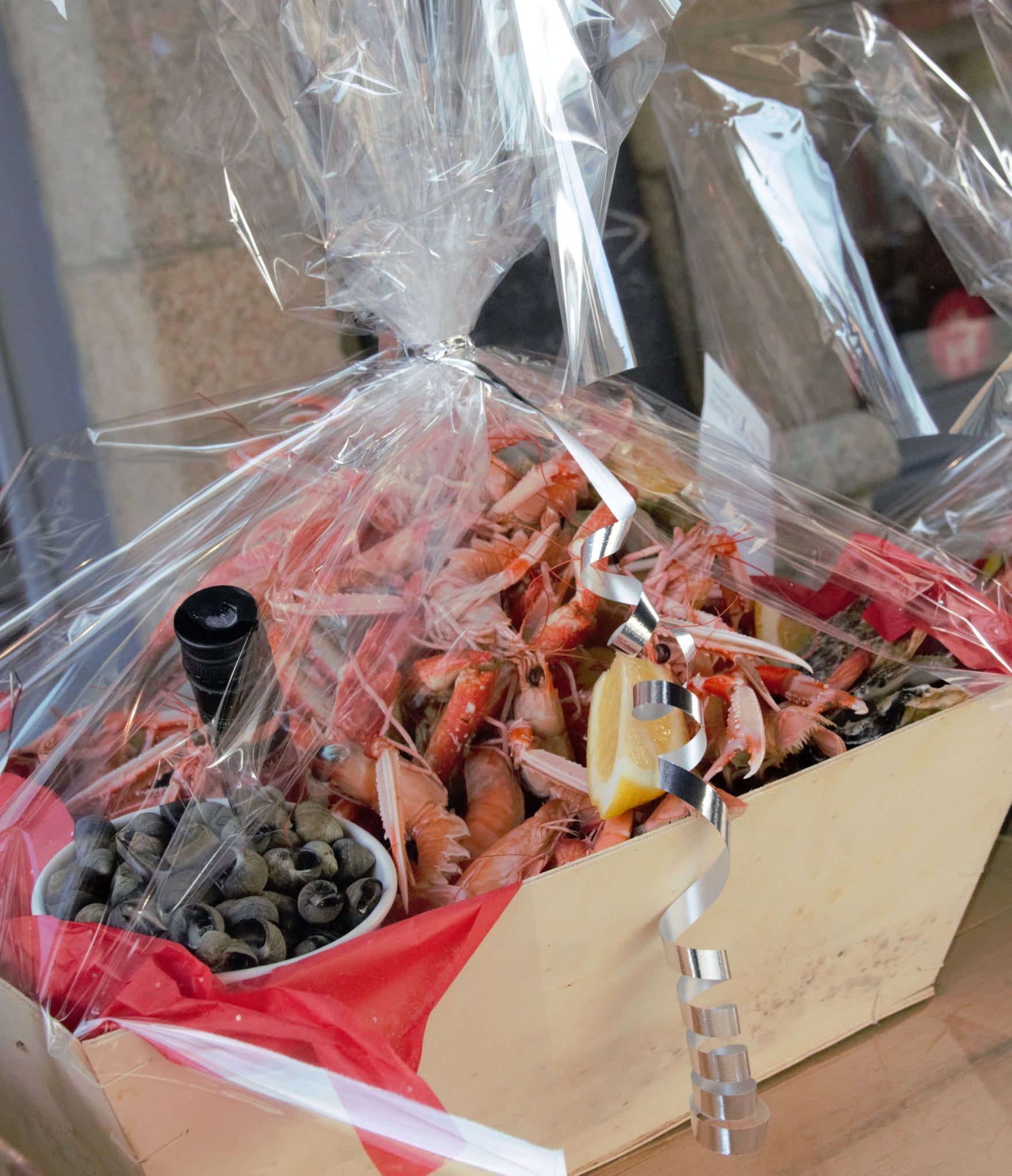 Plateau de fruits de mer avec langoustines et bigorneaux