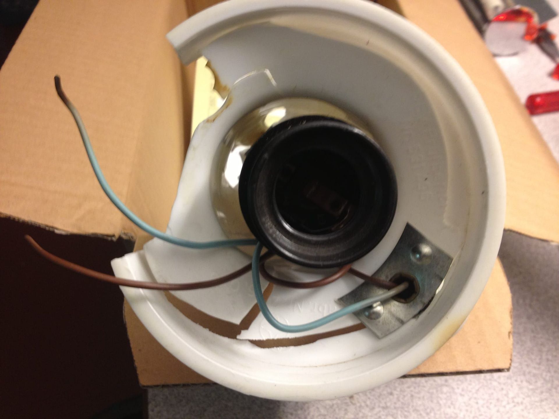 kaputter Lampensockel